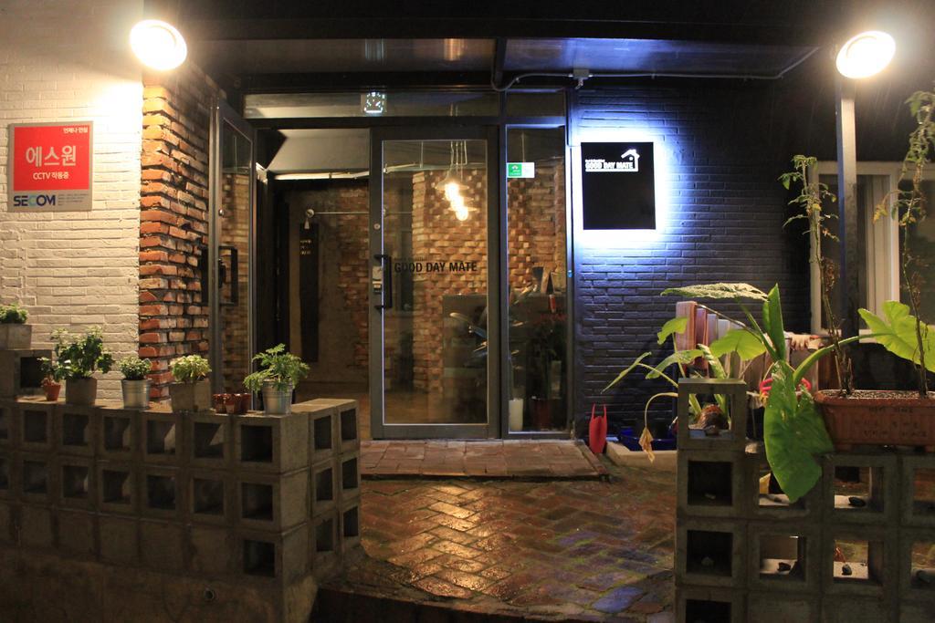 Good Day Mate Hostel Busan Bagian luar foto