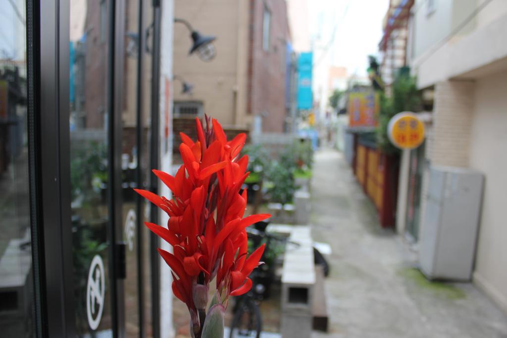 Good Day Mate Hostel Busan Bagian luar foto