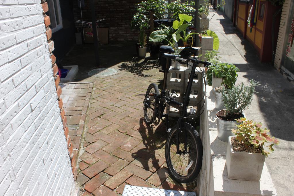 Good Day Mate Hostel Busan Bagian luar foto