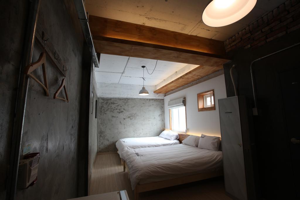 Good Day Mate Hostel Busan Bagian luar foto
