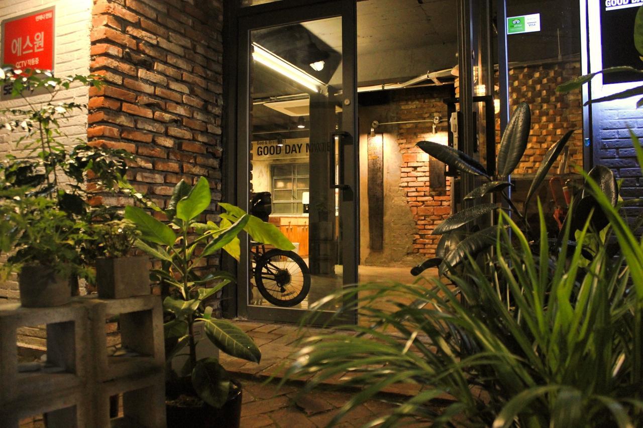 Good Day Mate Hostel Busan Bagian luar foto