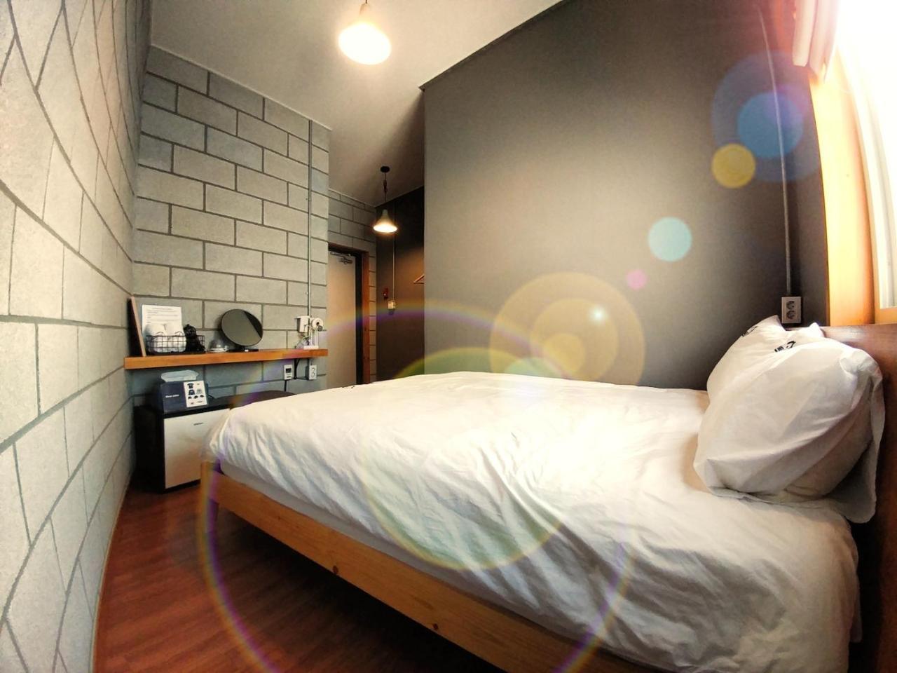 Good Day Mate Hostel Busan Bagian luar foto