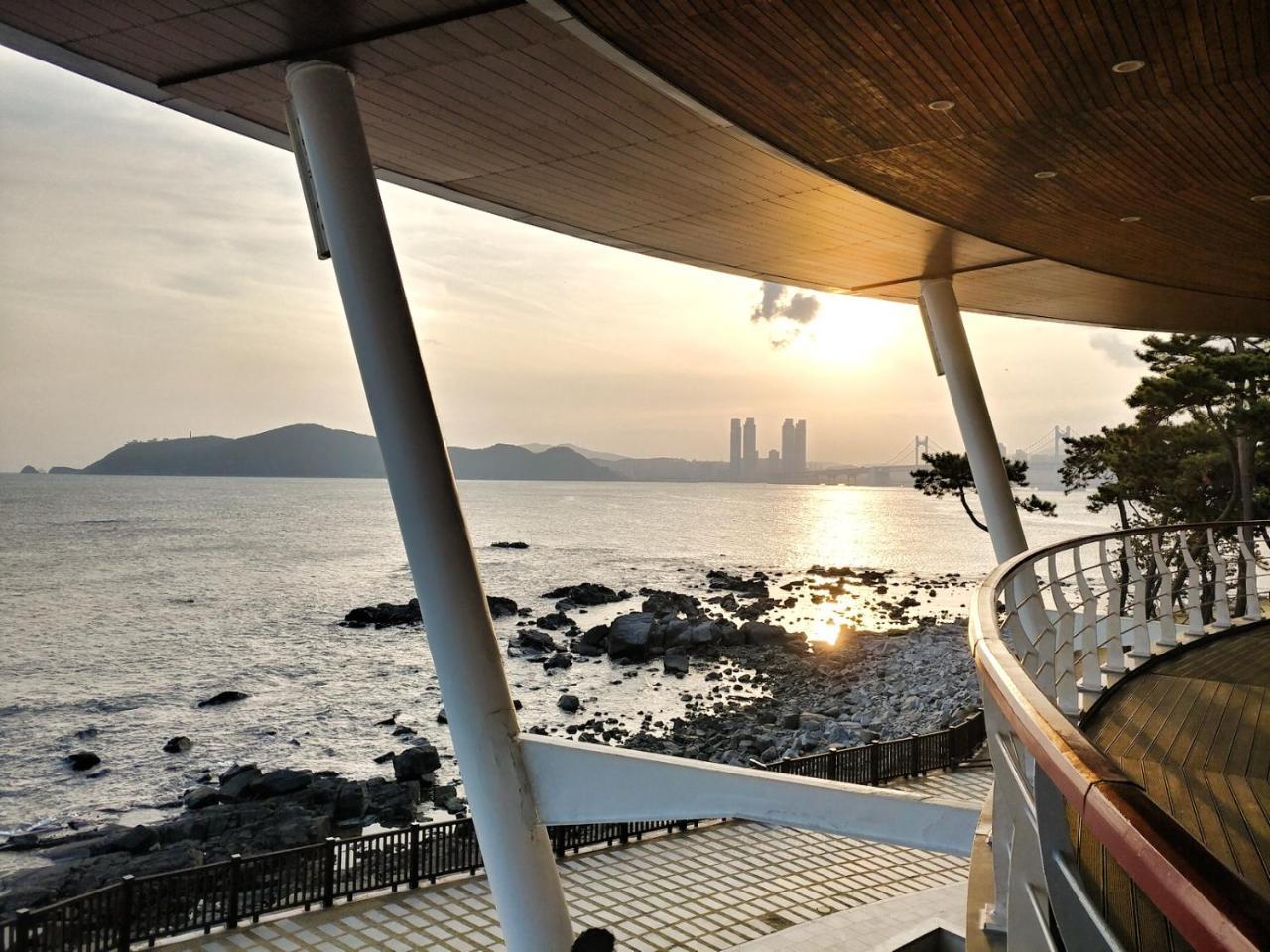 Good Day Mate Hostel Busan Bagian luar foto
