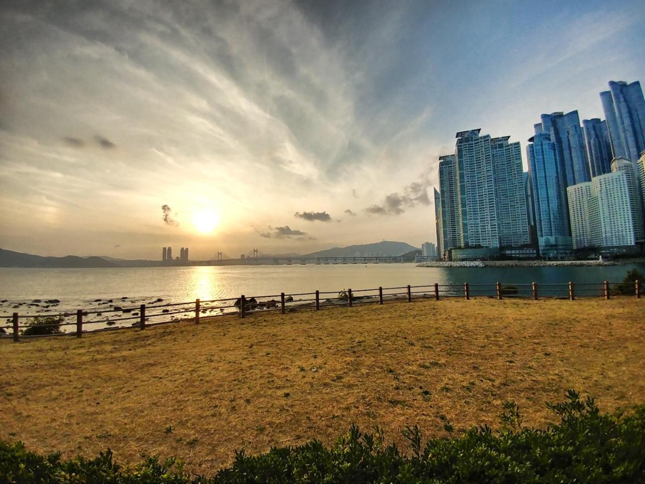 Good Day Mate Hostel Busan Bagian luar foto