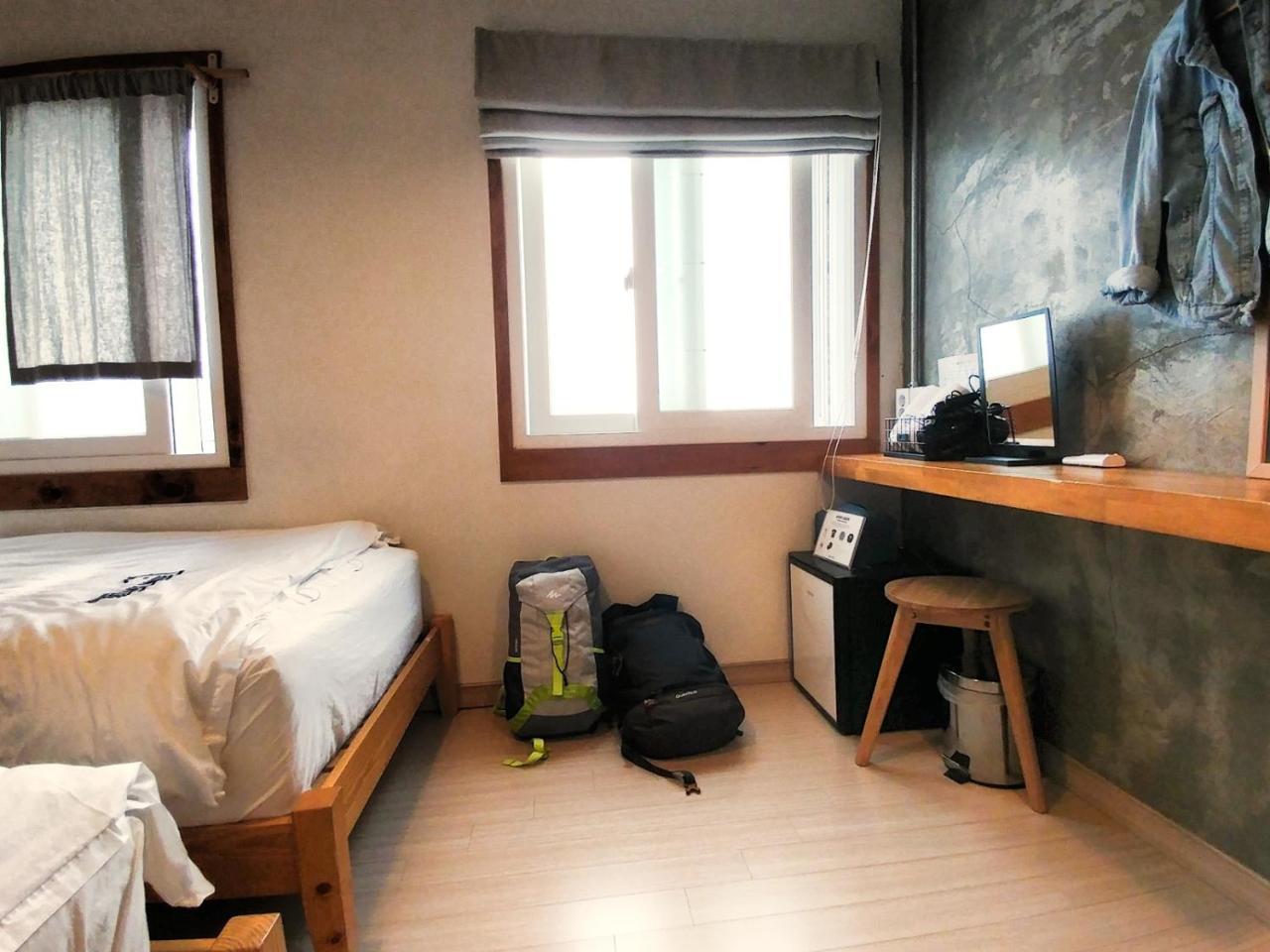 Good Day Mate Hostel Busan Bagian luar foto